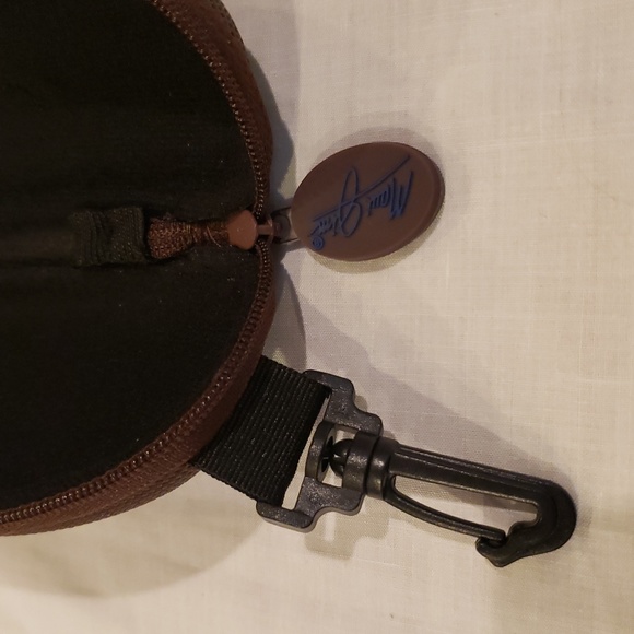 Maui Jim Sunglass Zipped Hardshell Case with attached Clip- Brown & Blue Label - Picture 4 of 4